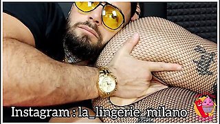 Ladymuffin And The Onesie With Holes