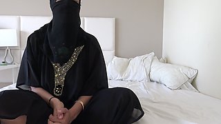 Arab Wife Tells Husband She Is Lesbian and Wants to Lick Pussy