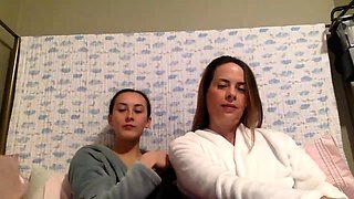 Amateur brunette lesbian whores eating box