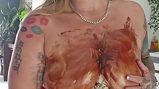 Sauce mixture, who will lick it off?