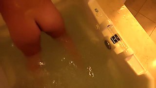 Jacuzzi MILF swallows cum during bath