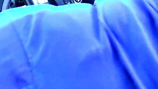 Mature franaise baise en voiture avec un gros clitoris