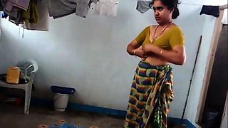 desi with hairy armpit wears saree after bath