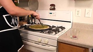 Sinn Sage - Office Pizza Party Giantess