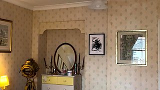 Amateur Latina Milf Masturbates on Cam