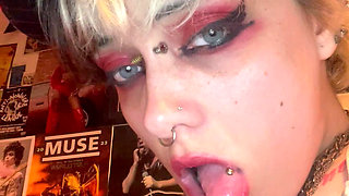 Goth Girl Glitterqueen1999 Stretches Her Button Nose with Ni