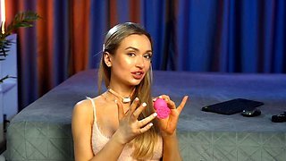Solo Hot Girl Playing With Her Pussy