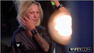Hollywood Cash In Blonde Hotwife Candice Holds Hubbys Hand While Taking A Monster Bbc