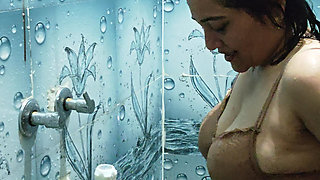 Desi Bhabhi Bathing
