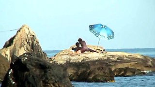 Beach voyeur finds a lustful amateur couple having hot sex