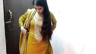 School girl ki tight pussy daba daba kar pel diya