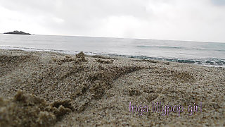 Teen Girl Masturbate on the Beach