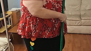 Sweeping Big Beauty Nurse Vicki Decides to Weigh Herself