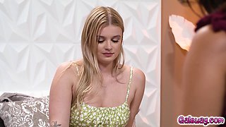 Blondes Toy Surprise Turns Lesbian