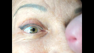 Mature Lady Facecum Huge Load on Eye