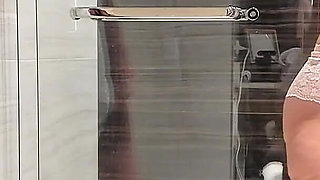 Real Hot Wife MILF Camgirl Jess Ryan in the Shower
