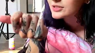 Hot amateur webcam teen masturbates for their fans