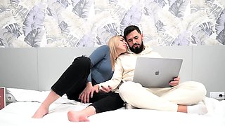 Perfect girl seduces a virgin guy on first date - Cum in