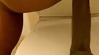 Uglygalz Golden Shower