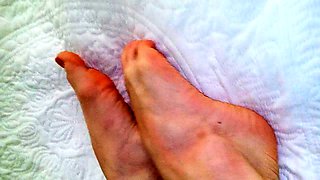 Solo masturbation and the foot fetish