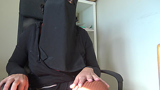 Arab Dirty Talking Cuckold Wife