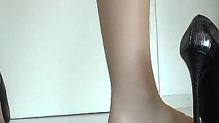 A Quick High-heel Fashion Show for You! Part 1, Lady Victoria Valente