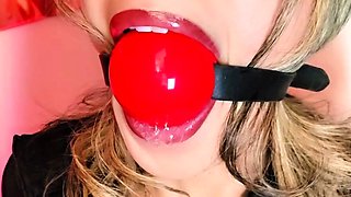 Masturbating loving babe solo toy plays