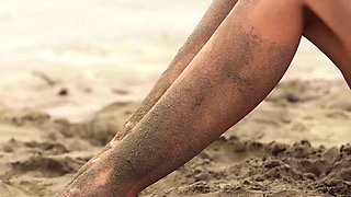 Sexy naked MILF playing with her baloons