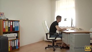 Experienced Guy Creampies Girlfriends Stepson After Unplanned Sex