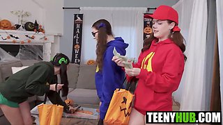 Trio Pals Share a Massive Hard-on for Halloween Jade Valentine, Bella Blu, Megan Mistakes, Danny Mountain