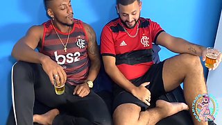 Gay Porn - Chamei Meu Amigo Para Assistir A Partida De Futebol Do Flamengo E Comemos O Cu Um Do Outro. Completo No Red 8 Min