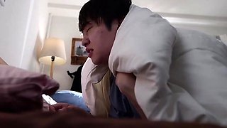 Amateur Asian gives amazing blowjob